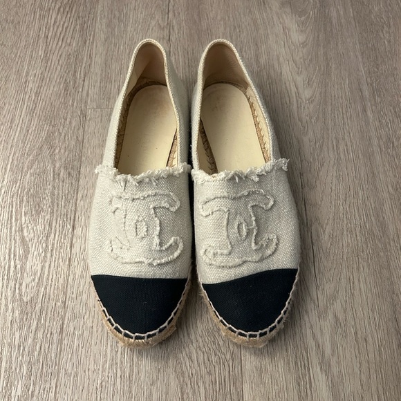 Chanel cream and black canvas espadrilles size 38/7 - Picture 1 of 4